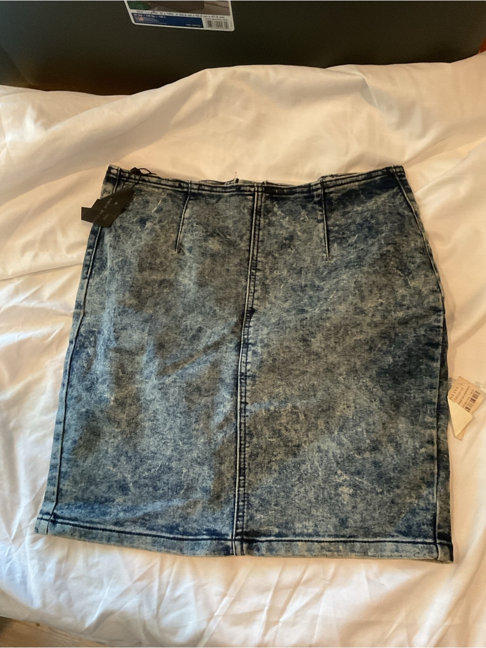 Acid-Wash Denim Pencil Skirt â Faded Blue